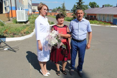 Лаеш районы башлыгы медицина хезмәткәрләрен медицина көне белән котлады
