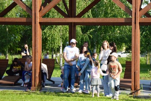 В Лаишево праздничная концертная программа привлекла в День защиты детей взрослых и юных зрителей