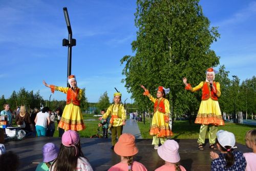 В Лаишево праздничная концертная программа привлекла в День защиты детей взрослых и юных зрителей