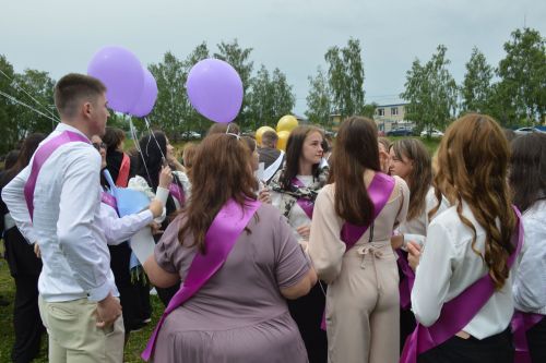 Для 176 выпускников Лаишевского технико-экономического техникума прозвенел последний звонок