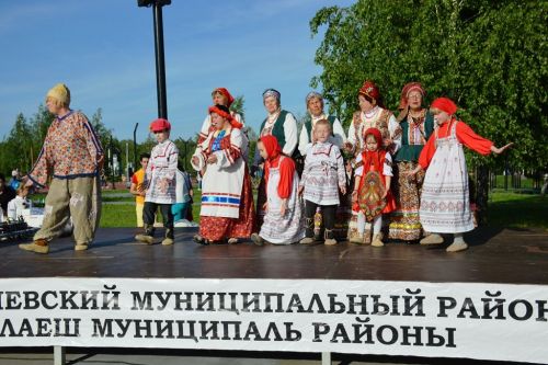 В Лаишево праздничная концертная программа привлекла в День защиты детей взрослых и юных зрителей