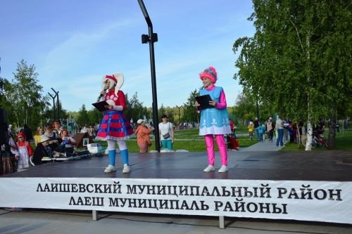 В Лаишево праздничная концертная программа привлекла в День защиты детей взрослых и юных зрителей
