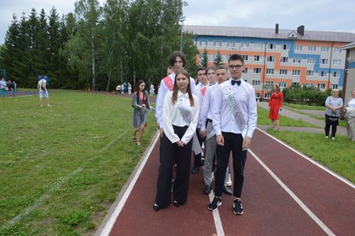 Для 176 выпускников Лаишевского технико-экономического техникума прозвенел последний звонок