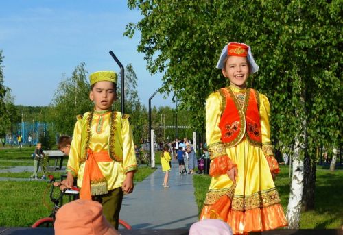 В Лаишево праздничная концертная программа привлекла в День защиты детей взрослых и юных зрителей