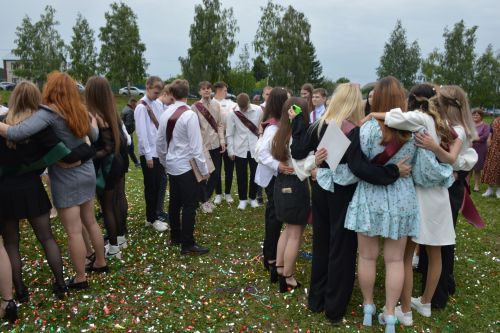 Для 176 выпускников Лаишевского технико-экономического техникума прозвенел последний звонок