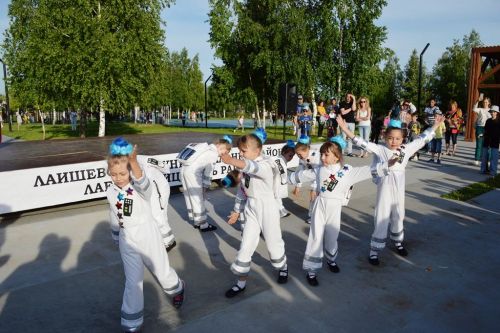 В Лаишево праздничная концертная программа привлекла в День защиты детей взрослых и юных зрителей