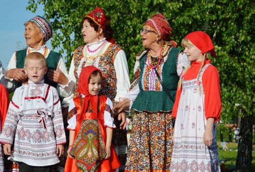 В Лаишево праздничная концертная программа привлекла в День защиты детей взрослых и юных зрителей