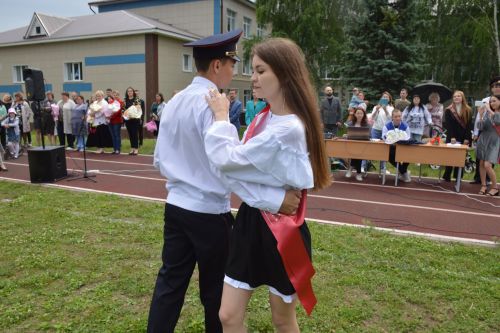 Для 176 выпускников Лаишевского технико-экономического техникума прозвенел последний звонок