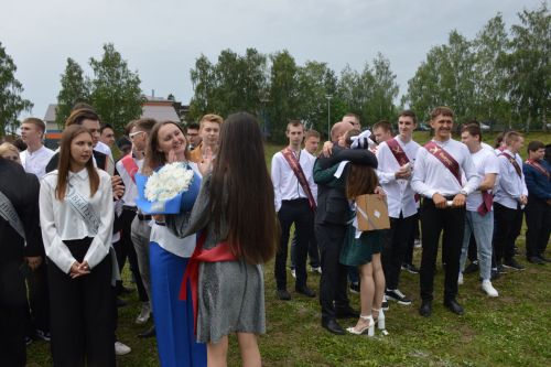 Для 176 выпускников Лаишевского технико-экономического техникума прозвенел последний звонок