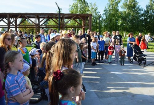 В Лаишево праздничная концертная программа привлекла в День защиты детей взрослых и юных зрителей