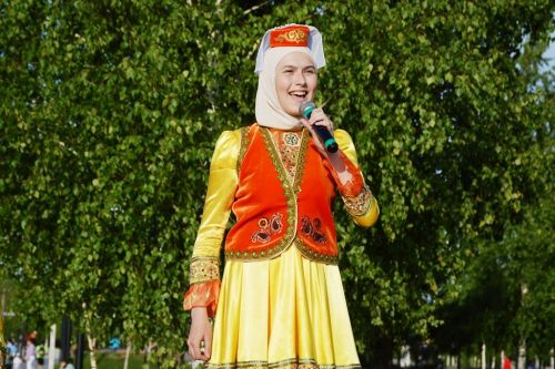 В Лаишево праздничная концертная программа привлекла в День защиты детей взрослых и юных зрителей