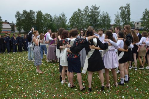 Для 176 выпускников Лаишевского технико-экономического техникума прозвенел последний звонок