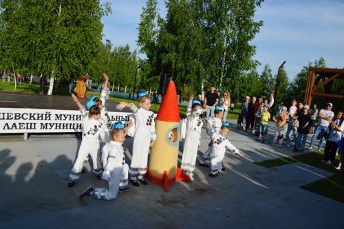 В Лаишево праздничная концертная программа привлекла в День защиты детей взрослых и юных зрителей