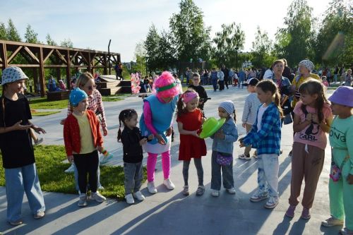 В Лаишево праздничная концертная программа привлекла в День защиты детей взрослых и юных зрителей