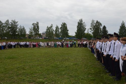 Для 176 выпускников Лаишевского технико-экономического техникума прозвенел последний звонок