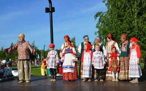 В Лаишево праздничная концертная программа привлекла в День защиты детей взрослых и юных зрителей