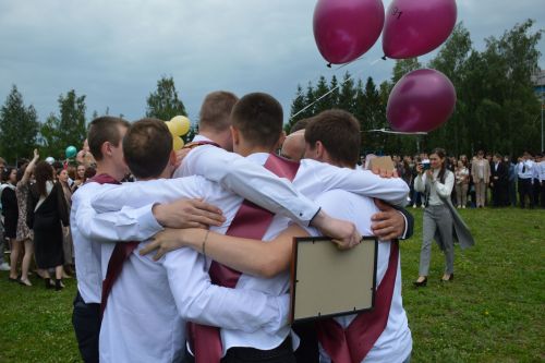Для 176 выпускников Лаишевского технико-экономического техникума прозвенел последний звонок