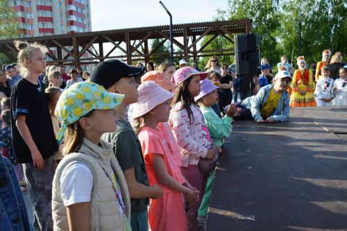 В Лаишево праздничная концертная программа привлекла в День защиты детей взрослых и юных зрителей