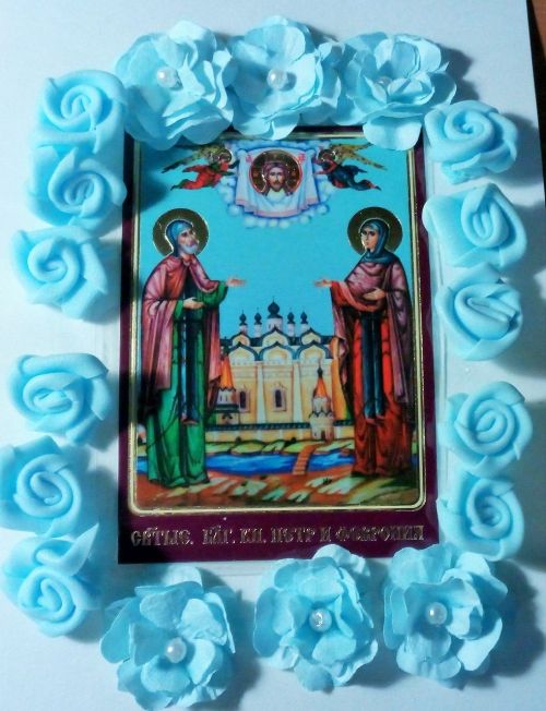 Лаишевская рукодельница сделала открытки к предстоящему празднику