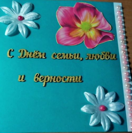 Лаишевская рукодельница сделала открытки к предстоящему празднику