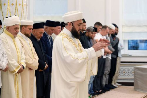 Мусульмане Татарстана сегодня ранним утром отпраздновали начало Курбан-байрама