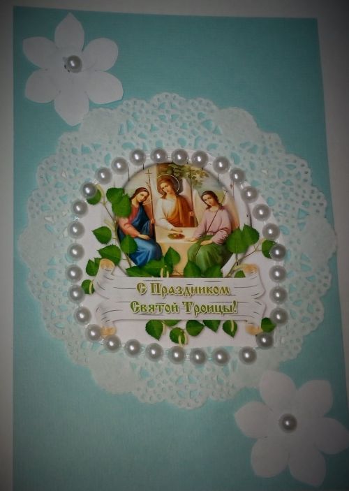 Лаишевская мастерица подготовила открытки к празднику Троицы