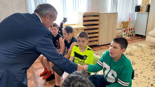 Сотрудников Лаишевского реабилитационного центра для детей и подростков с ограниченными возможностями здоровья поздравили с Днем социального работника