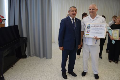 Сотрудников Лаишевского реабилитационного центра для детей и подростков с ограниченными возможностями здоровья поздравили с Днем социального работника
