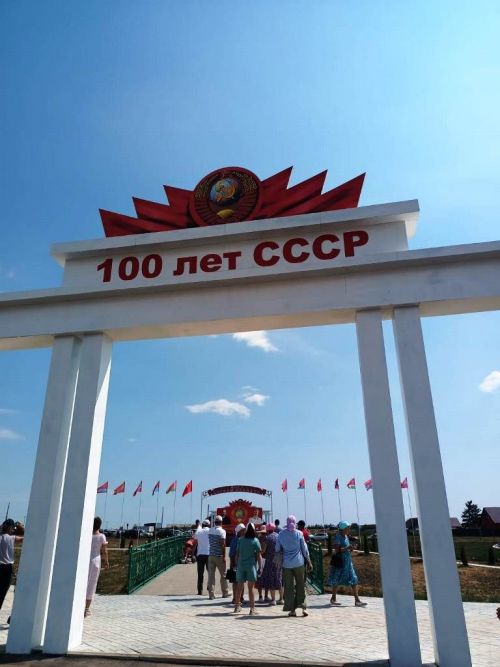 Народному ансамблю театра песни «Веснавея» вручен сертификат на 50 тыс. рублей
