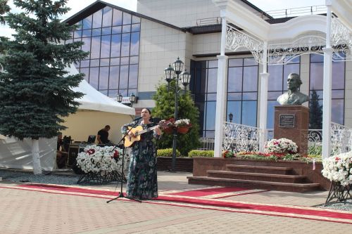 Лейла Фазлеева приехала в Лаишево для участия в Державинском фестивале поэзии
