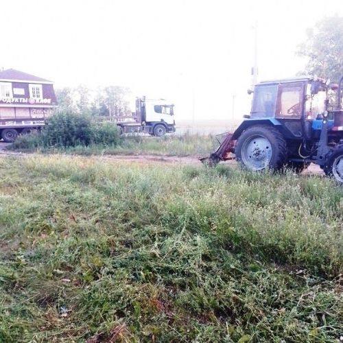 В Лаишевском районе ведут скос травы вдоль дорог