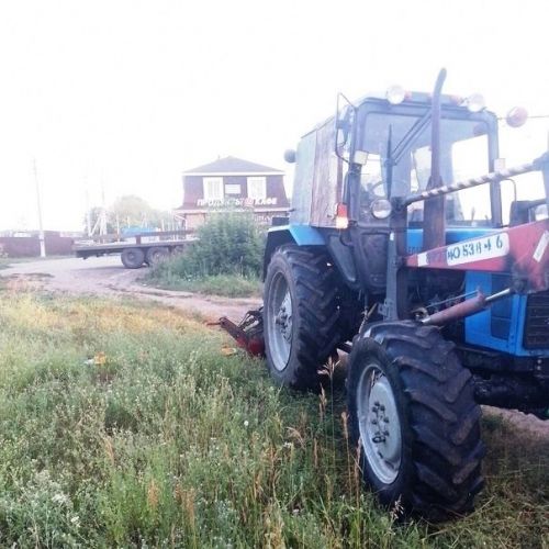 В Лаишевском районе ведут скос травы вдоль дорог