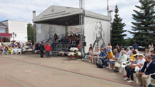 Лейла Фазлеева приехала в Лаишево для участия в Державинском фестивале поэзии