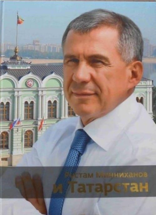 Семья Андреевых в Год педагога и наставника передала в дар Лаишевской центральной библиотеке комплект книг