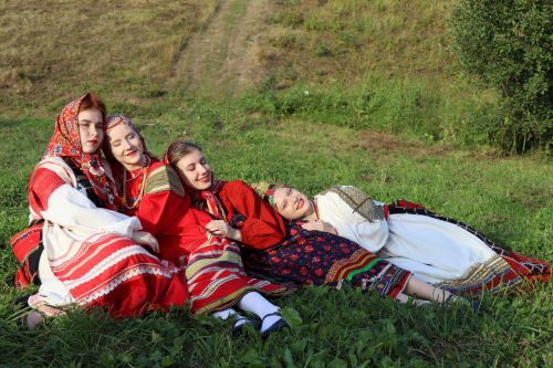 Девичьей красой восхищались с давних времен