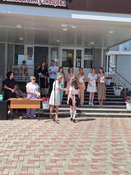 В Лаишевской школе № 2 торжественно и красиво прошло вручение аттестатов выпускникам 9-х классов