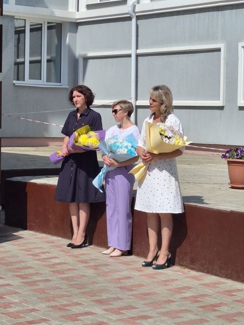 Лаешның 2нче мәктәбендә 9нчы сыйныф укучыларына аттестатлар тапшыру тантанасы булды