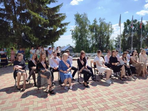 В Лаишевской школе № 2 торжественно и красиво прошло вручение аттестатов выпускникам 9-х классов