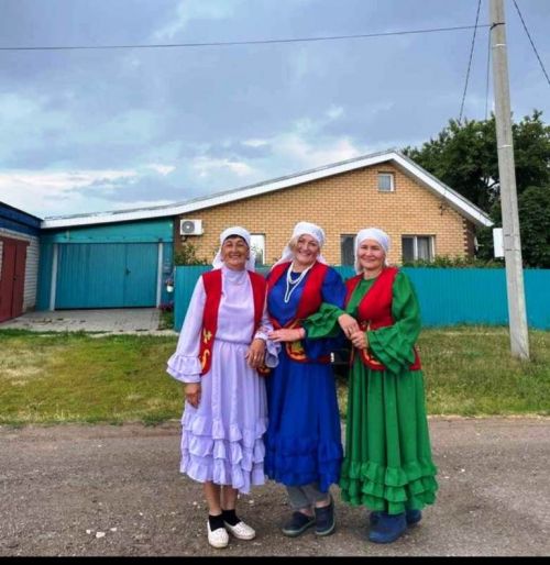 В Атабаево на празднике улицы пили чай из самовара и варили хашламу в казанах