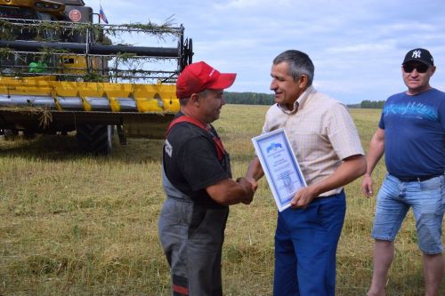 Глава Лаишевского района поощрил лучших комбайнеров