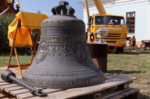 В Лаишевском районе в память об участнике СВО в селе Никольское на колокольню установили колокол
