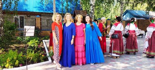 Большие Кабаны встречали Яблочный Спас играми, песнями и плясками