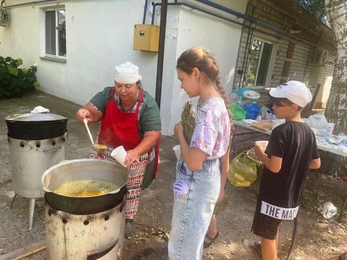 Большие Кабаны встречали Яблочный Спас играми, песнями и плясками