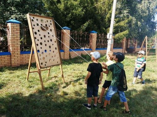 Большие Кабаны встречали Яблочный Спас играми, песнями и плясками