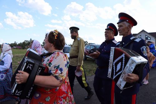 Сегодня село Среднее Девятово Лаишевского района принимает гостей из Татарстана и России
