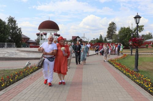 Семейные пары объединила любовь к творчеству