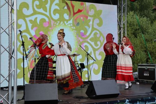 Сегодня село Среднее Девятово Лаишевского района принимает гостей из Татарстана и России