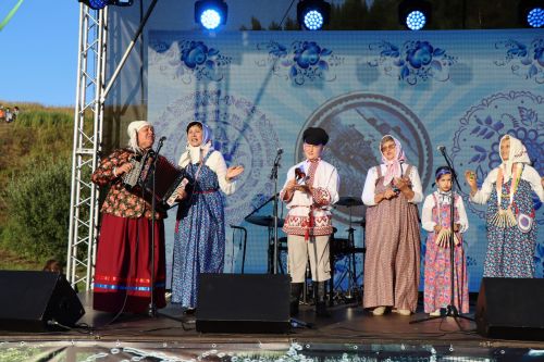 Сегодня село Среднее Девятово Лаишевского района принимает гостей из Татарстана и России