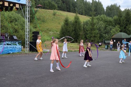 Сегодня село Среднее Девятово Лаишевского района принимает гостей из Татарстана и России