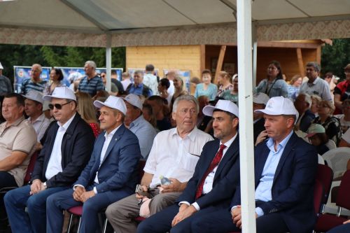 Сегодня село Среднее Девятово Лаишевского района принимает гостей из Татарстана и России